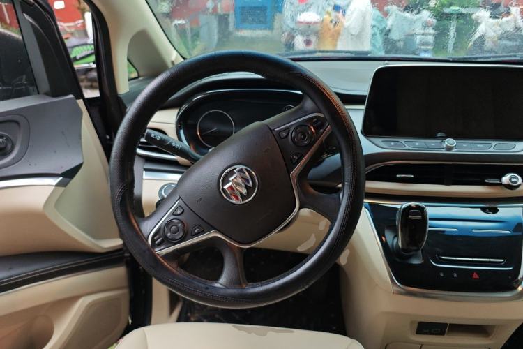 Used Buick GL8 2023 Facelifted Land Cruiser Executive Luxury Version Steering Wheel