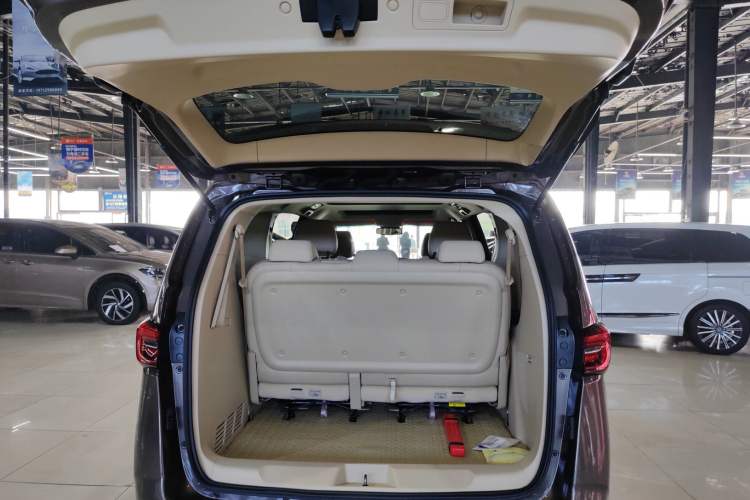 Used Buick GL8 2023 Facelifted Land Cruiser Executive Luxury Version Trunk