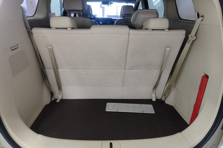 Used Buick GL8 2023 ES Lu Zun Deluxe Model Trunk