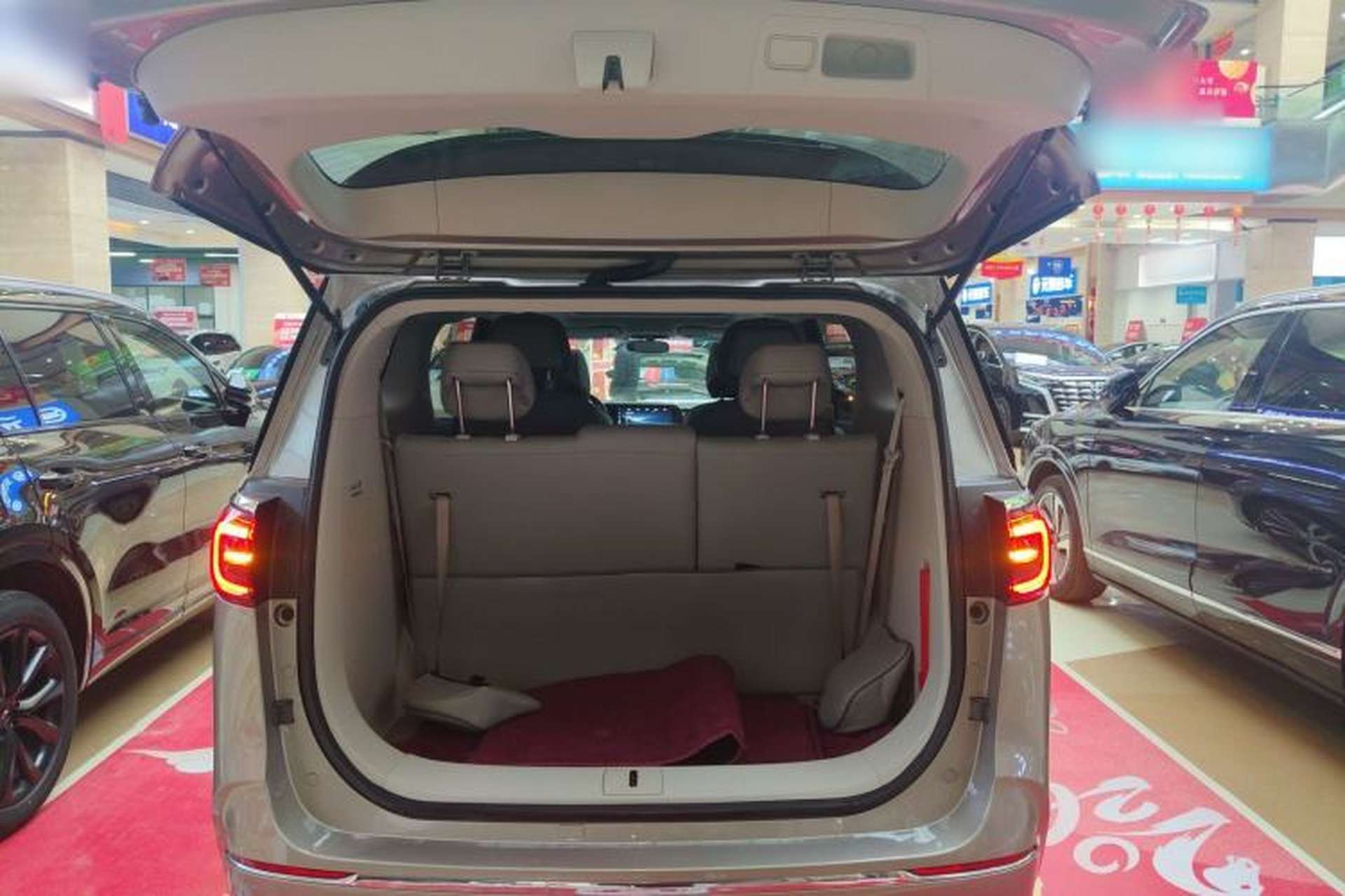Used Buick GL8 2023 ES Lu Zun Comfort Model Trunk