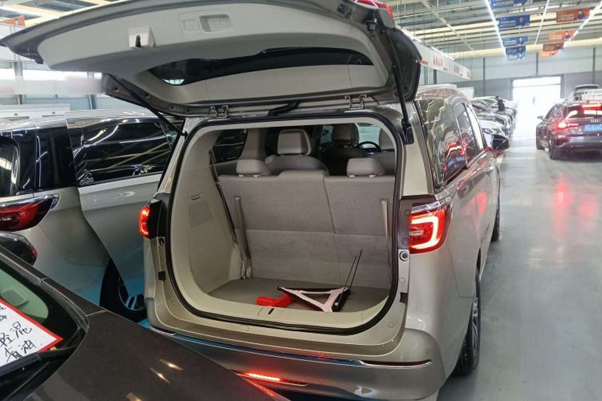 Used Buick GL8 2023 ES Lu Zun Comfort Model Trunk