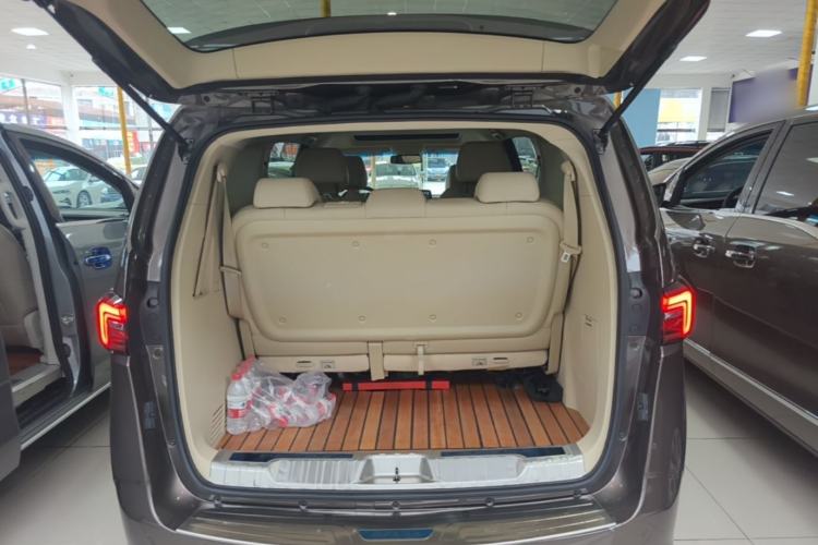 Used Buick GL8 2023 Facelifted Land Cruiser Executive Luxury Version Trunk