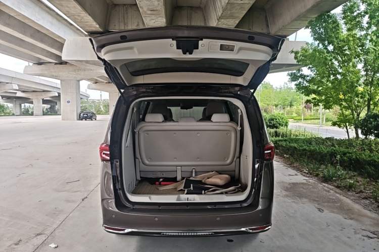 Used Buick GL8 2023 Land Executive Class Comfort Model Trunk