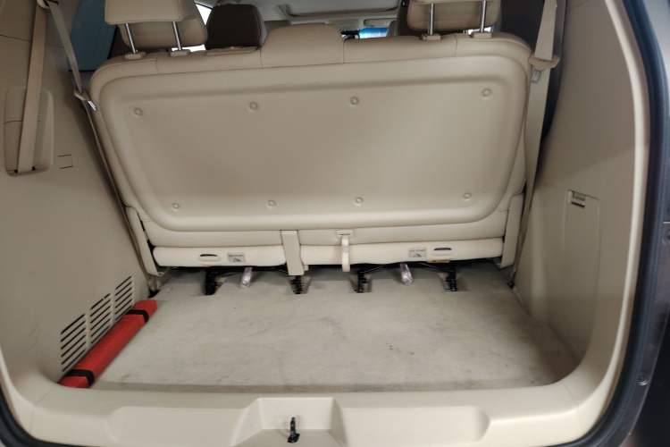 Used Buick GL8 2023 Land Executive Class 652T Luxury Model Trunk