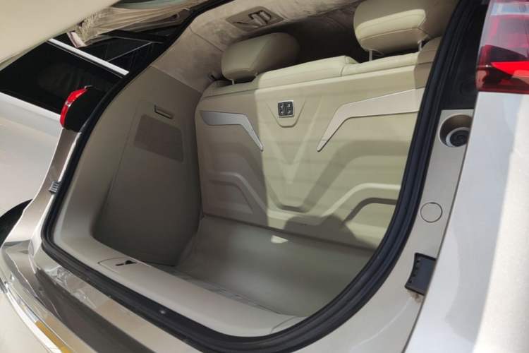 Used Buick GL8 2023 ES Lu Zun Comfort Model Trunk