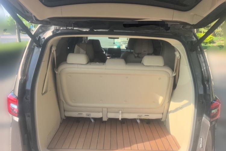Used Buick GL8 2023 Land Executive Class 652T Luxury Model Trunk