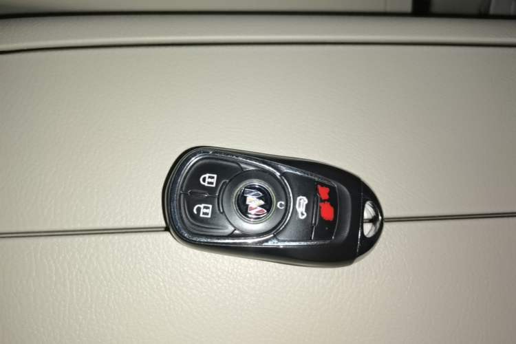 Used Buick GL8 2023 Land Executive Class 652T Luxury Model Vehicle Key