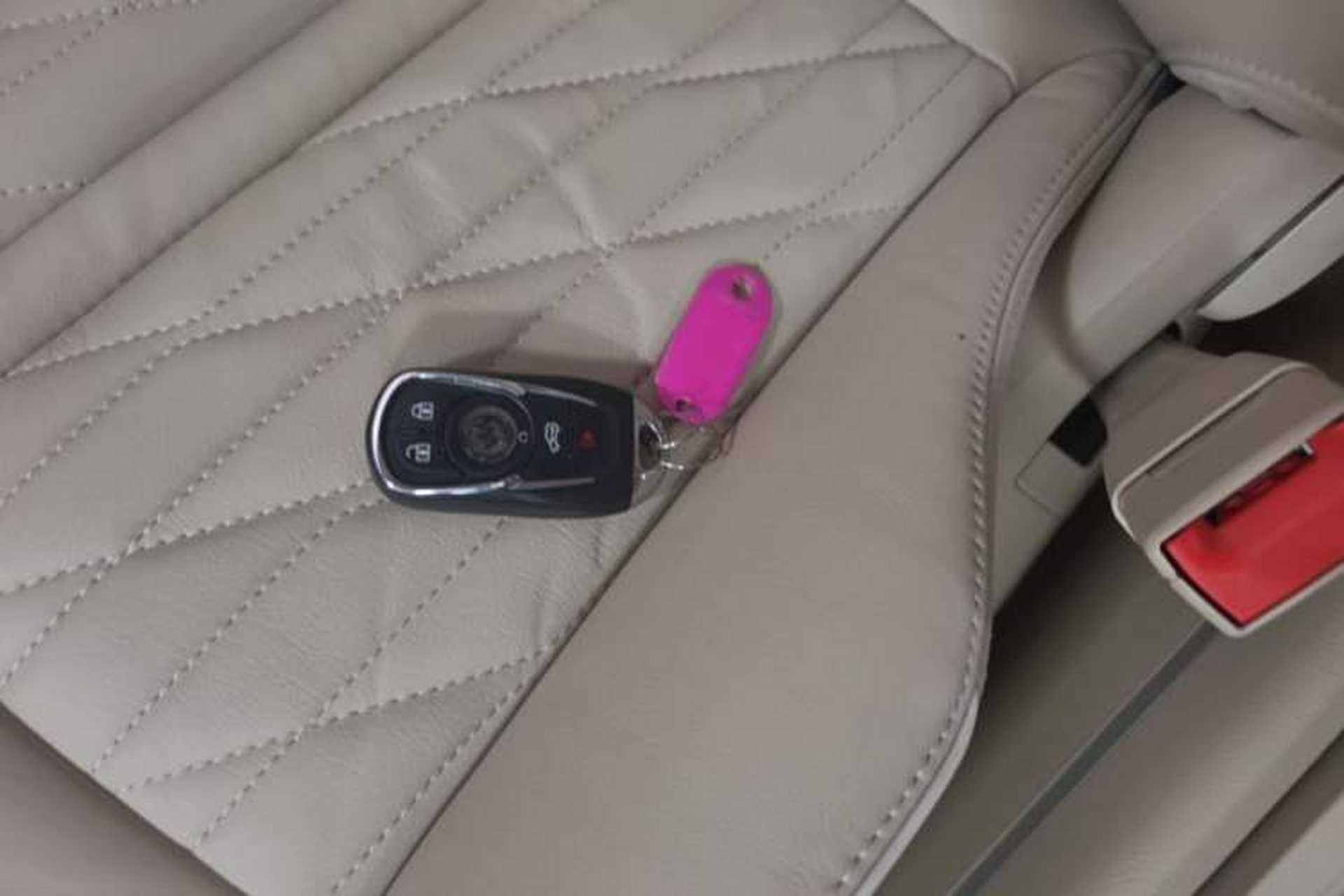 Used Buick GL8 2023 Facelifted Land Cruiser Executive Luxury Version Vehicle Key