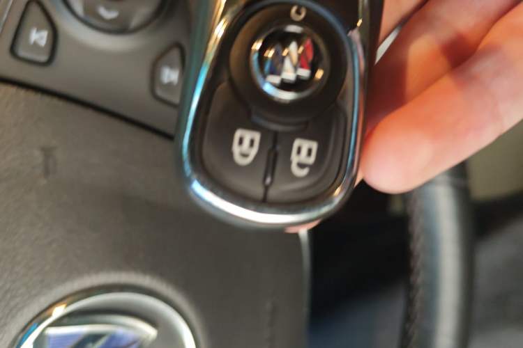 Used Buick GL8 2023 Facelifted Land Cruiser Executive Luxury Version Vehicle Key