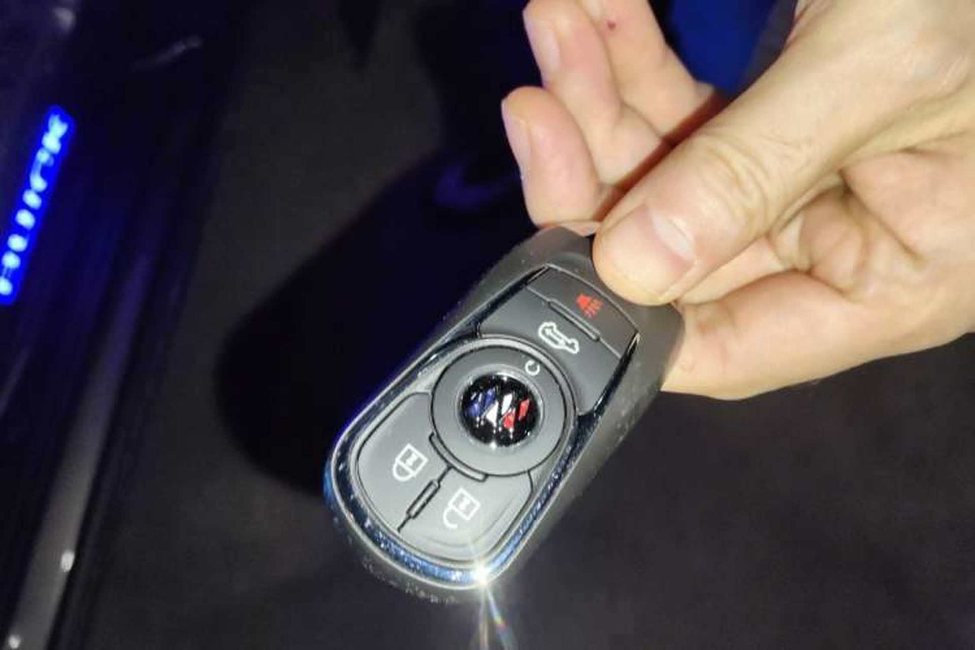 Used Buick GL8 2023 Facelifted Land Cruiser Executive Luxury Version Vehicle Key