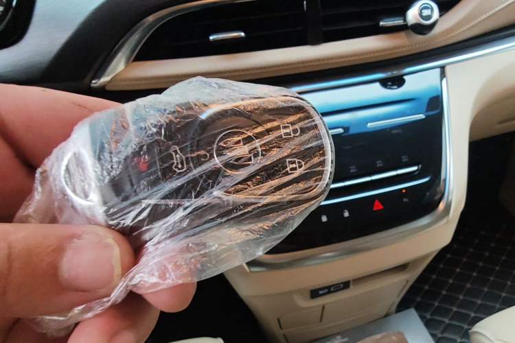 Used Buick GL8 2023 Facelifted Land Cruiser Executive Luxury Version Vehicle Key
