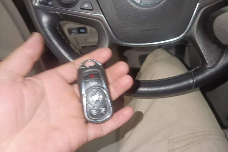 Used Buick GL8 2023 Land Executive Class 652T Luxury Model Vehicle Key