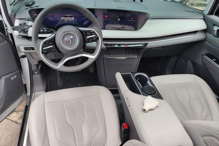 Used Buick GL8 2025 Lu Zun Deluxe Edition Center Console