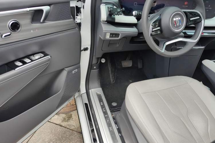 Used Buick GL8 2025 Lu Zun Deluxe Edition Driver Seat
