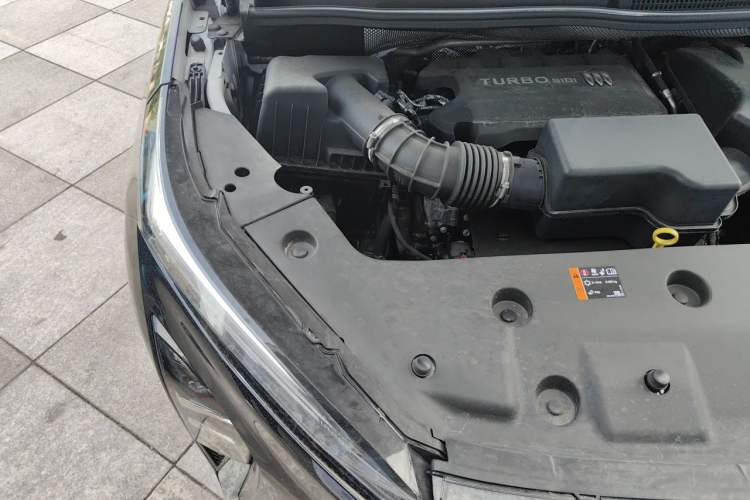 Used Buick GL8 2025 Lu Zun Deluxe Edition Engine Bay Right