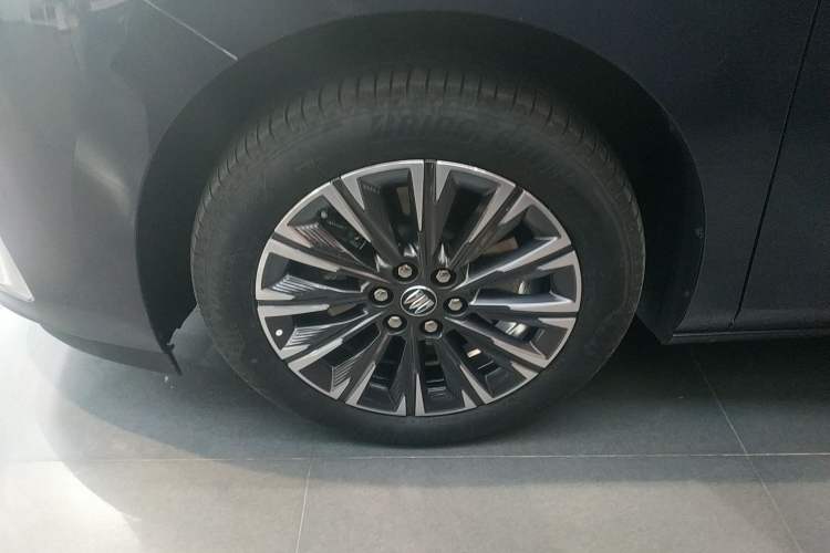 Used Buick GL8 2025 Lu Zun Smart Enjoyment Edition Left Front Wheel Hub