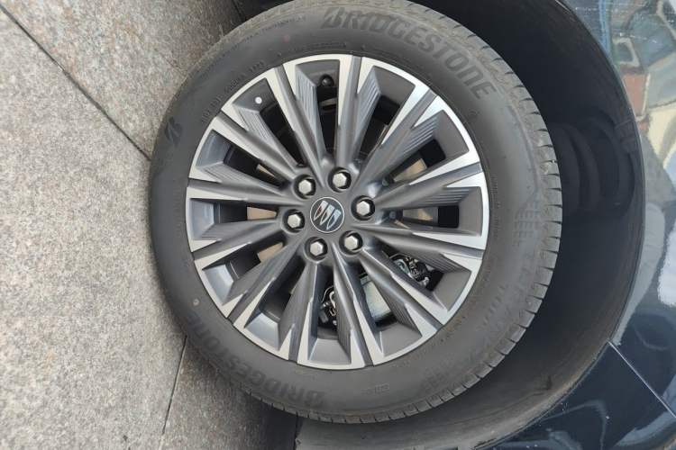Used Buick GL8 2025 Lu Zun Deluxe Edition Right Front Wheel Hub