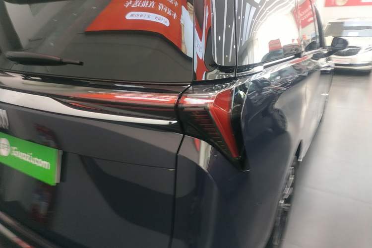 Used Buick GL8 2025 Lu Zun Smart Enjoyment Edition Right Rear Taillight