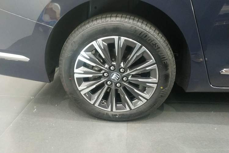 Used Buick GL8 2025 Lu Zun Smart Enjoyment Edition Right Rear Wheel Hub