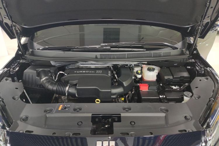 Used Buick GL8 2025 Model Land Executive Class First-Adoption Edition Engine Bay