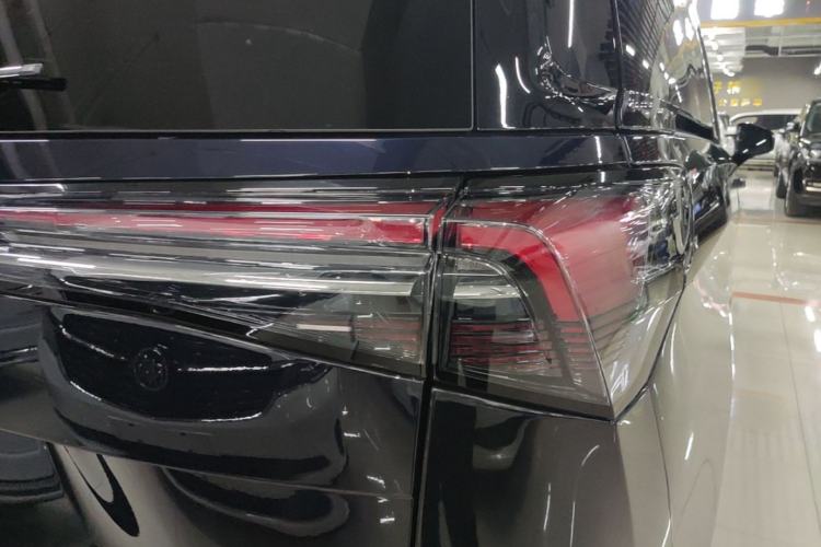 Used Buick GL8 2025 Model Land Executive Class First-Adoption Edition Right Rear Taillight
