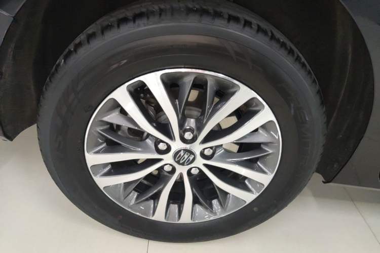 Used Buick GL8 2025 Model Land Executive Class First-Adoption Edition Right Rear Wheel Hub