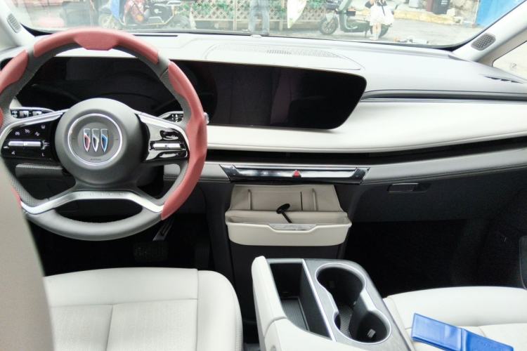 Used Buick GL8 2025 Lu Zun Deluxe Edition Center Console