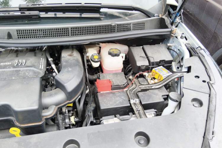 Used Buick GL8 2025 Lu Zun Deluxe Edition Engine Bay Left