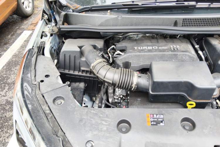 Used Buick GL8 2025 Lu Zun Deluxe Edition Engine Bay Right