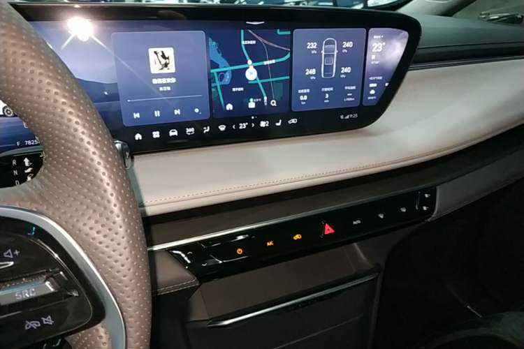 Used Buick GL8 2025 Lu Zun Smart Enjoyment Edition Audio And AC Panel
