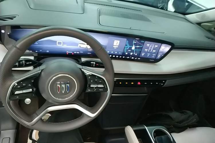 Used Buick GL8 2025 Lu Zun Smart Enjoyment Edition Center Console