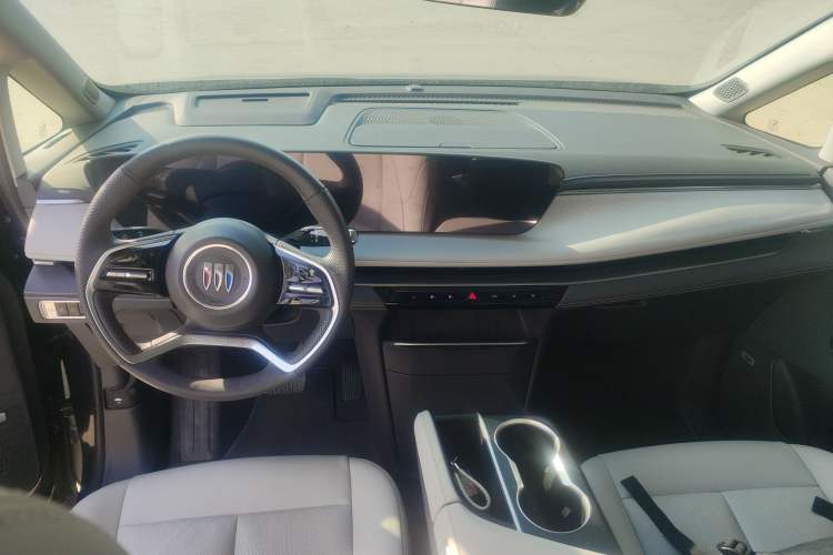 Used Buick GL8 2025 Lu Zun Deluxe Edition Center Console