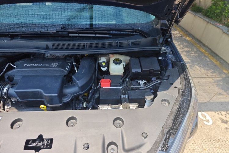 Used Buick GL8 2025 Lu Zun Deluxe Edition Engine Bay Left