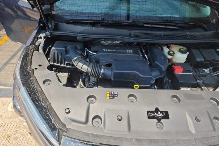 Used Buick GL8 2025 Lu Zun Deluxe Edition Engine Bay Right
