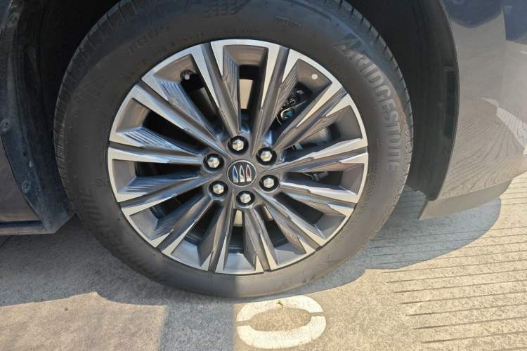 Used Buick GL8 2025 Lu Zun Deluxe Edition Right Front Wheel Hub