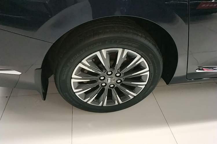 Used Buick GL8 2025 Lu Zun Smart Enjoyment Edition Right Rear Wheel Hub