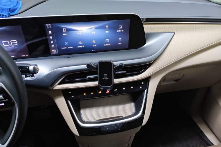 Used Buick GL8 2025 Model Land Cruiser Business Class Comfort DG Edition Audio And AC Panel