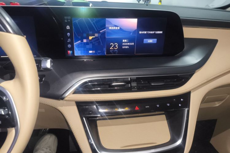 Used Buick GL8 2025 Model Land Cruiser Business Class Comfort DG Edition Audio And AC Panel
