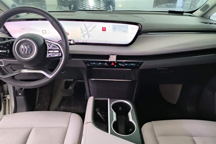 Used Buick GL8 2025 Lu Zun Deluxe Edition Audio And AC Panel