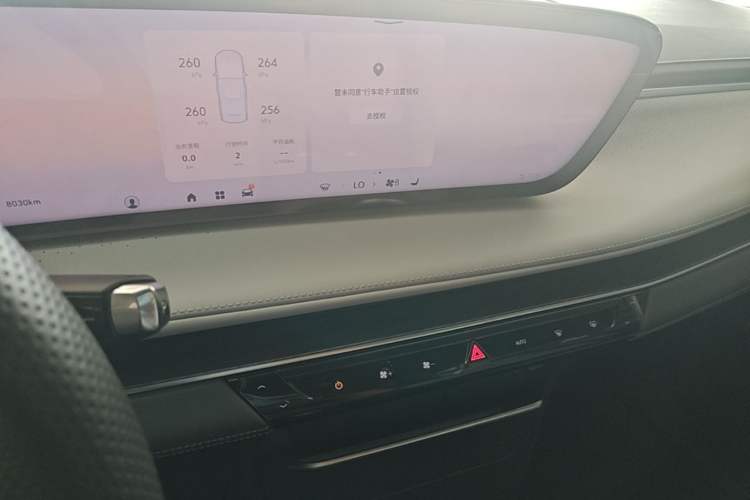 Used Buick GL8 2025 Lu Zun Deluxe Edition Audio And AC Panel