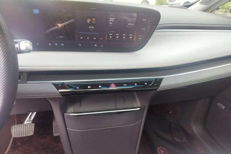 Used Buick GL8 2025 Lu Zun Deluxe Edition Audio And AC Panel