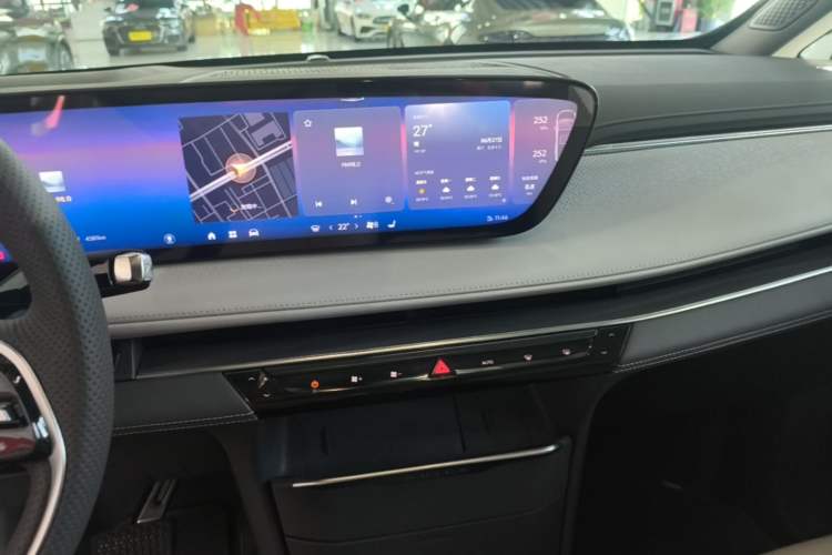 Used Buick GL8 2025 Lu Zun Deluxe Edition Audio And AC Panel