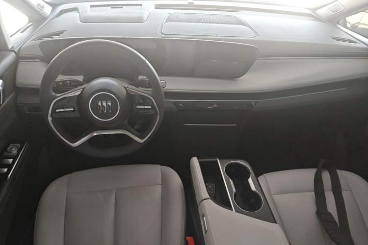 Used Buick GL8 2025 Lu Zun Deluxe Edition Center Console