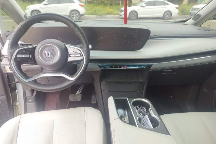Used Buick GL8 2025 Lu Zun Deluxe Edition Center Console