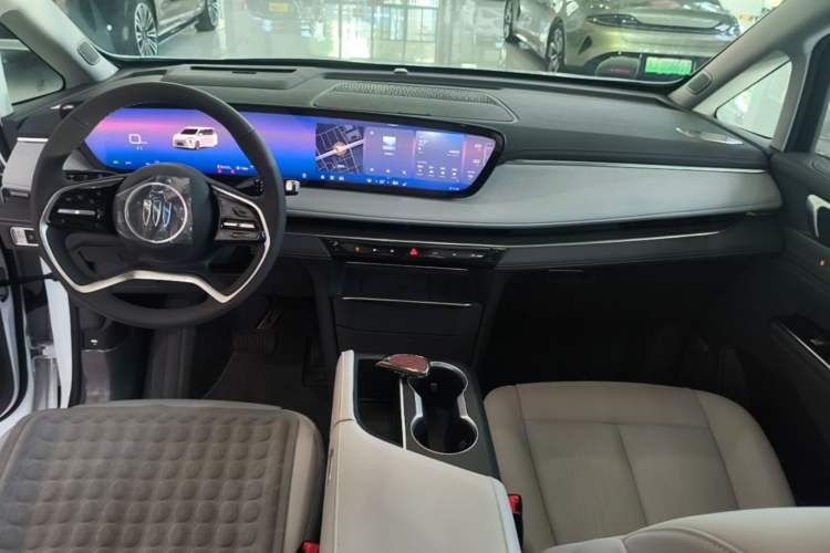 Used Buick GL8 2025 Lu Zun Deluxe Edition Center Console