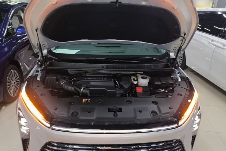 Used Buick GL8 2025 Lu Zun Deluxe Edition Engine Bay