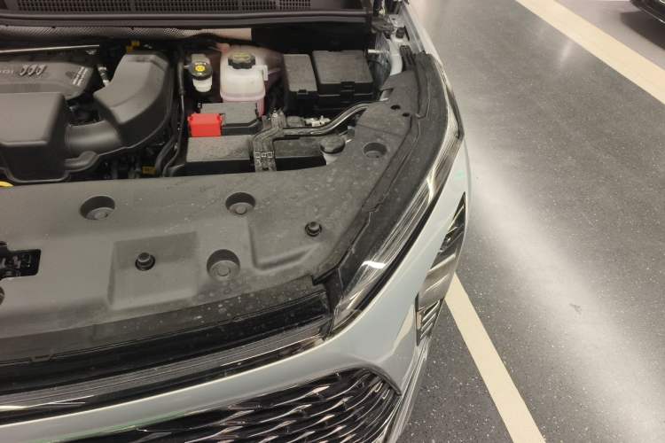 Used Buick GL8 2025 Lu Zun Smart Enjoyment & Yue Edition Engine Bay Left