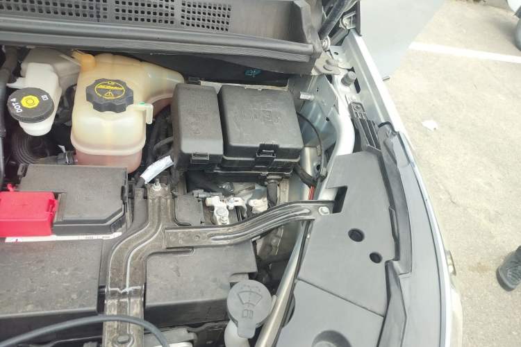 Used Buick GL8 2025 Lu Zun Deluxe Edition Engine Bay Left