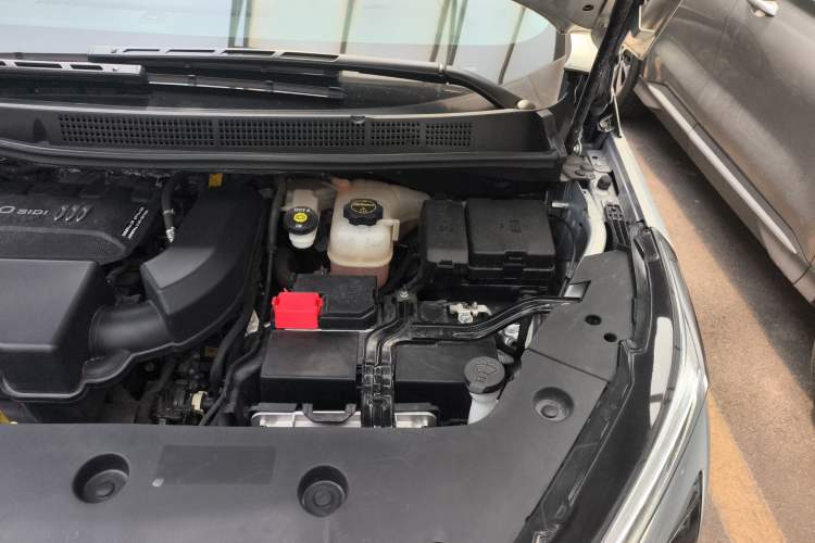 Used Buick GL8 2025 Lu Zun Smart Enjoyment Edition Engine Bay Left