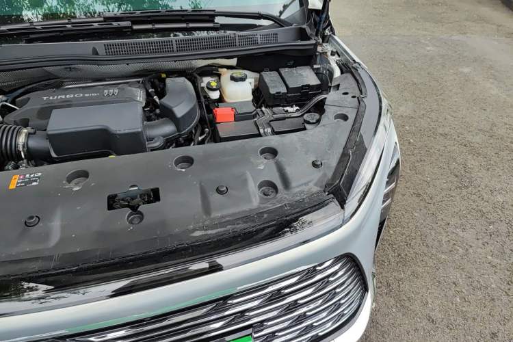 Used Buick GL8 2025 Lu Zun Deluxe Edition Engine Bay Left